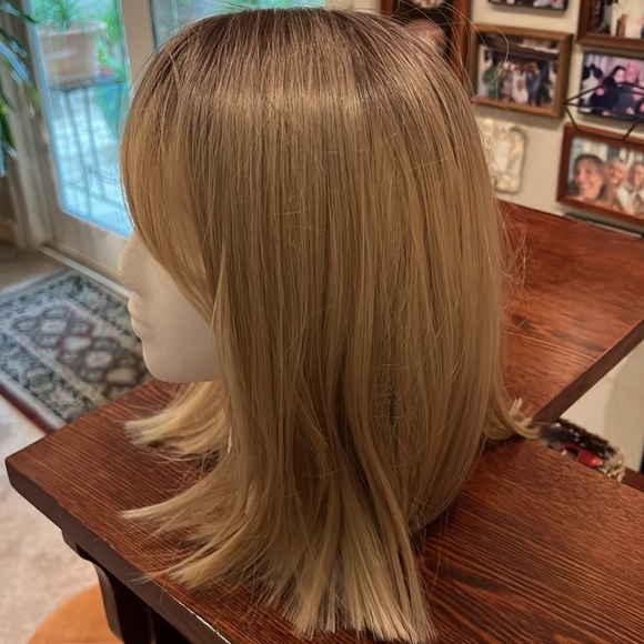 EUC adjustable blonde wig - Picture 3 of 5